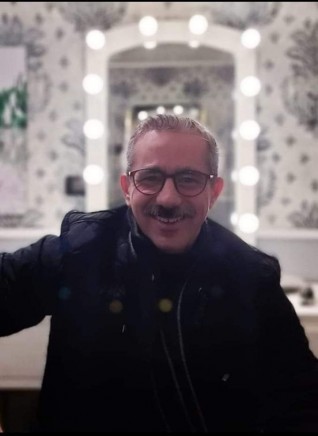 عماد ثابت يكشف عن دوره في مسلسل نقل عام ويشوق جمهوره بالنظارة
