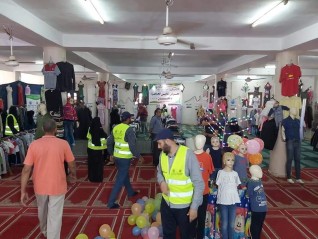 تضامن كفرالشيخ : تنظيم معرض ملابس جديدة للأسر الاولى بالرعاية بقرية قزمان مركز قلين