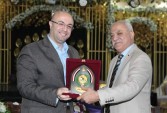 محافظ بني سويف  يُكرّم  المحاسب خالد الحميلي