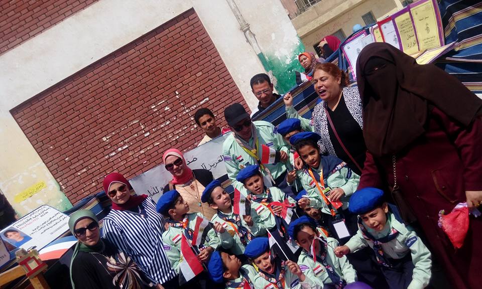 بالصور..”  ناريمان حسن ” تشارك المعرض السنوي لأنشطة بإدارة النزهة التعليمية