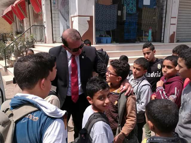 اللواء مصطفى سعد عبيه أثناء تجوله بمدينة هيها الشرقية 