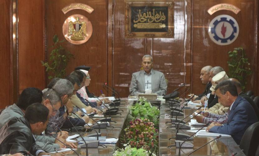 ”حامد” يناقش مع اجهزتة الاستعداد لبدء أعمال تطوير الطرق ..و تكدس السيارات امام نفق الشهيد احمد حمدي