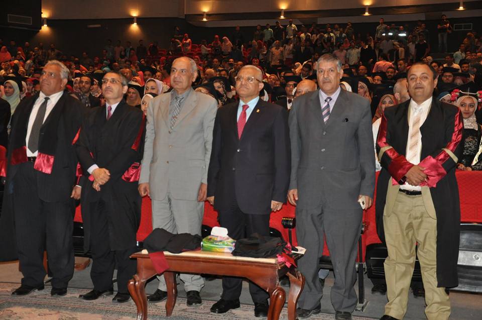 بالصور.. رئيس جامعة المنيا يشهد حفل تخرج دفعة 2016 لكلية الصيدلة