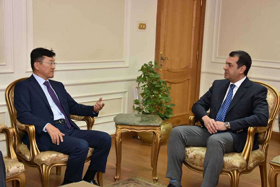 الدسوقي يلتقى السفير الكورى ويؤكد على دعمه لمشروع تعزيز الكفاءة الدراسية