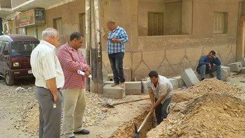 «مياه الشرب» بالمنيا تتابع تركيب بلاعات المطر بشوارع أبو قرقاص