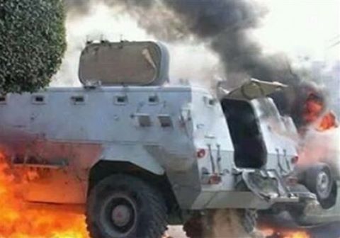 استشهاد واصابة 3 مجندين في تفجير مدرعة بالعريش