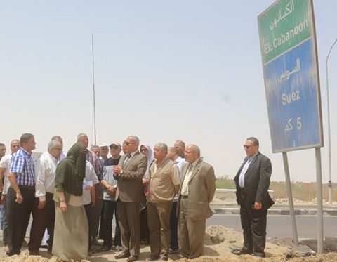 بالصور .. محافظ السويس يلتقى اهالى الكبانون لحل مشكلهم