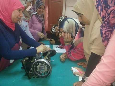 ورشة لتعليم الخياطة بنادي المرأة بأبوتيج أسيوط