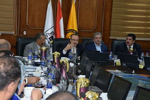 محافظ بني سويف يبحث مع مجلس الجامعة وضع خريطة تنموية