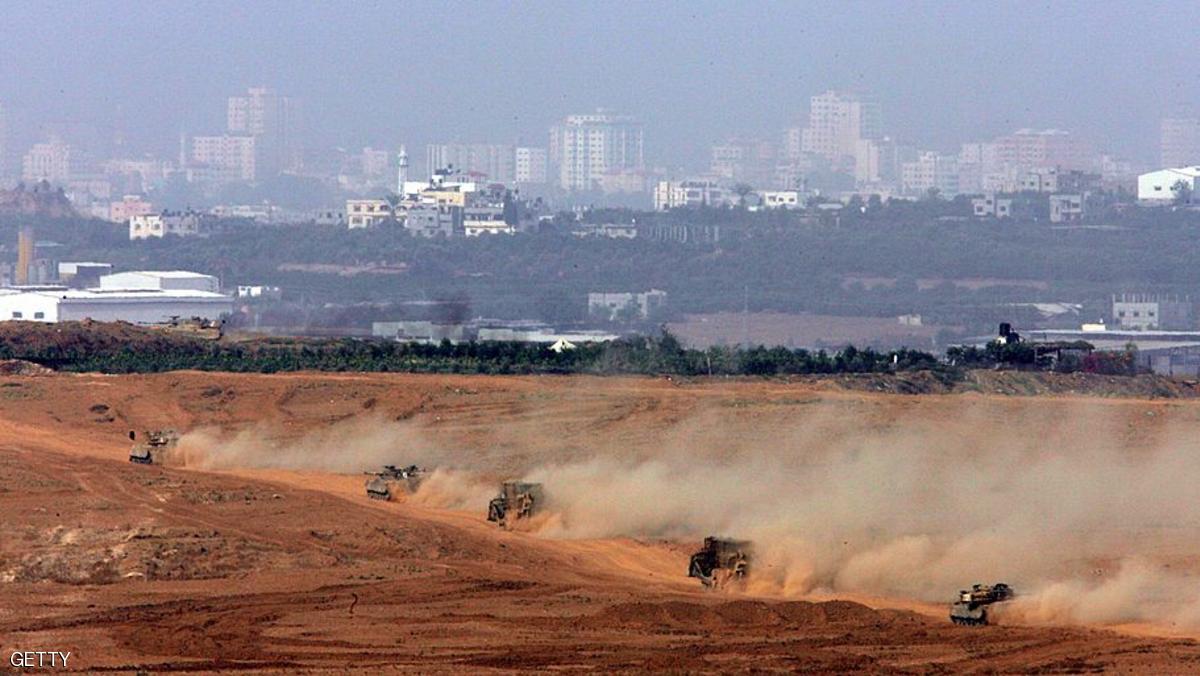 الجرافات الاسرائيليه تتوغل داخل قطاع غزه