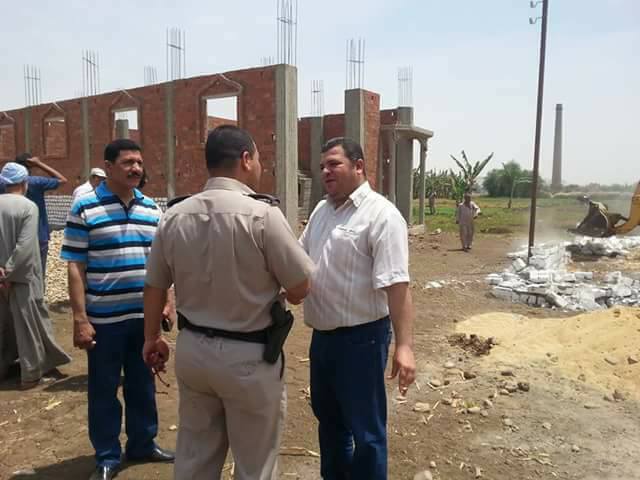 بالصورتنفيذ عدد 7 قرارات ازالة تعديات علي اراضي طرح النهربالفشن جنوب بنى سويف .