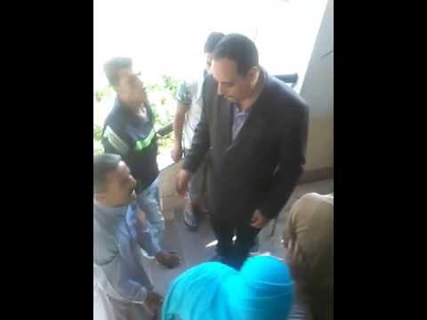 بالفيديو :مدير مدرسه لتحسين الخطوط بالدقهلية يتعدى على. أحدى أولياء الأمور