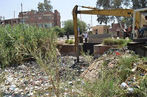 حملة لتطهير الترع والمصارف واعمال النظافة بصفط تراب والعزب التابعة