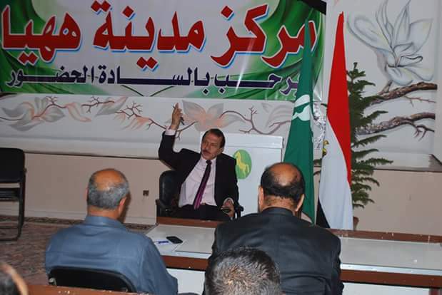 الدكتور مصطفى سعد رئيس مدينة هيها محافظة الشرقية يستعين بشباب فى قسم الاشغالات لتطبيق القانون بحزم