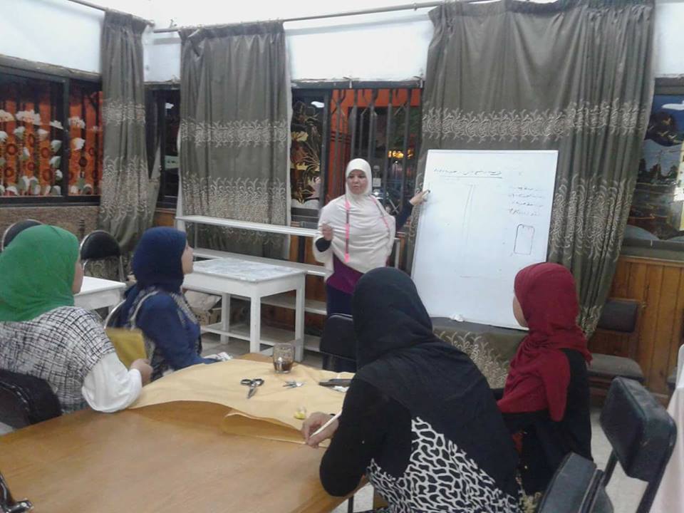 ورشة لتعليم ”فن التفصيل والخياطة” بقصر احمد بهاء الدين للطفل