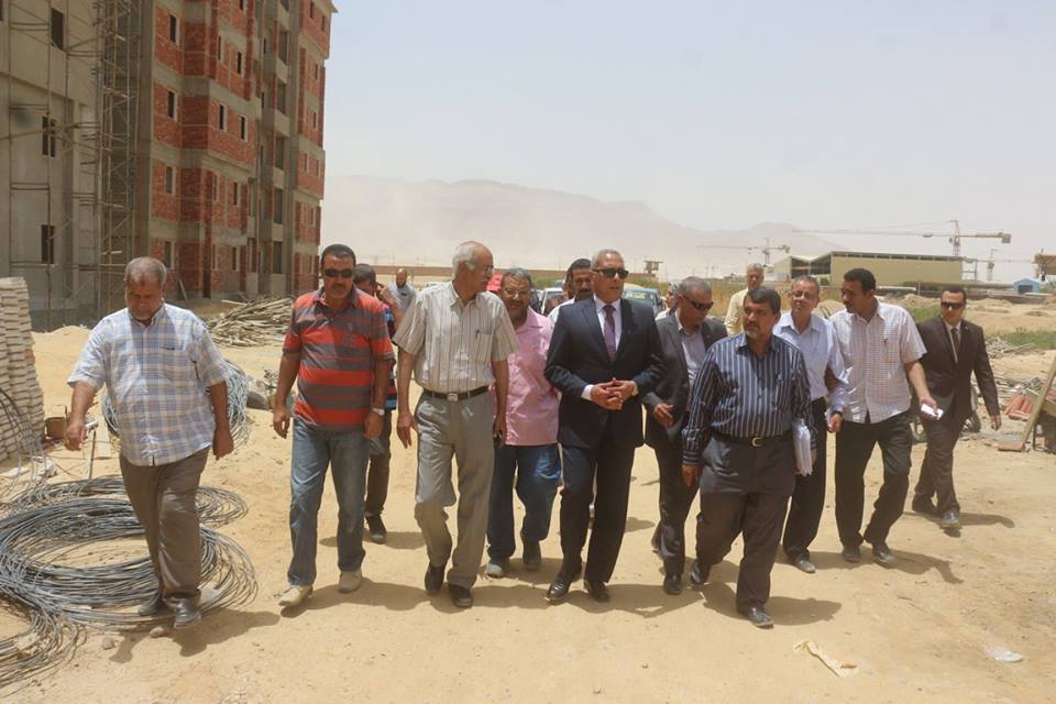 بالصور .. محافظ السويس يتفقد مدن ”  زويل والملك عبد الله والحرية الجديدة والقديمة ”