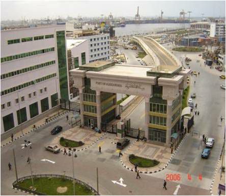 استقبال 250 ألف طن بضائع وسلع إستراتيجية بميناء الاسكندرية