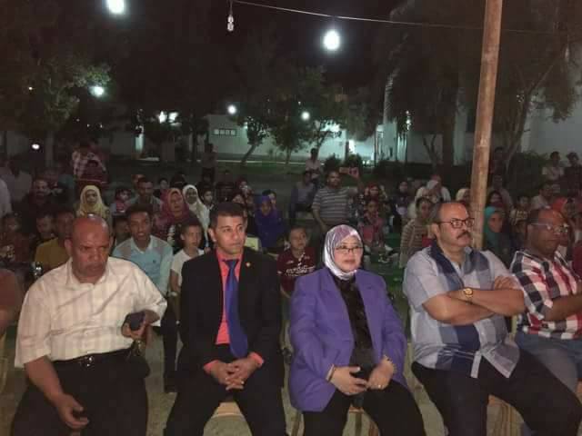 ابو النجا تشهد العرض المسرحى ألف كذبه وكذبه بثقافة الخارجة الوادى الجديد