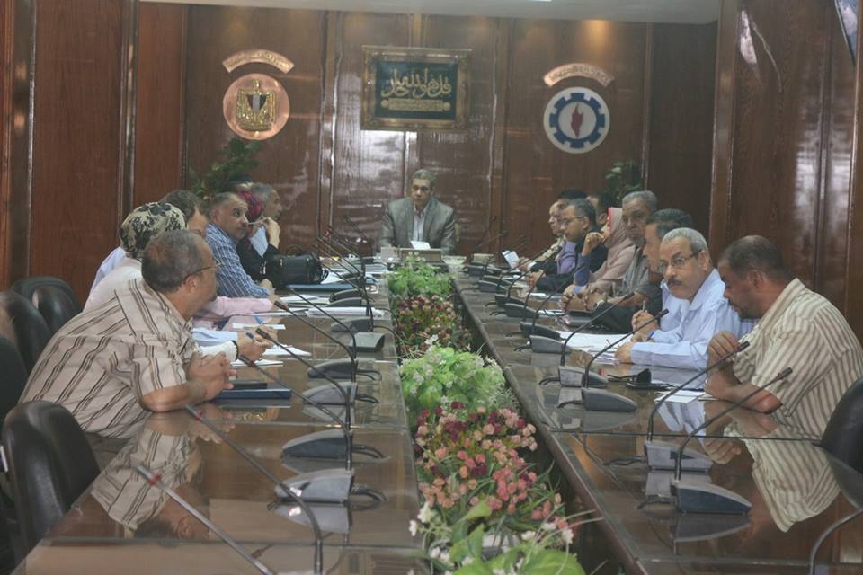 ” شكرى سرحان ” يعقد اجتماعا برؤساء احياء السويس لازاله التعديات على أراضى الدولة