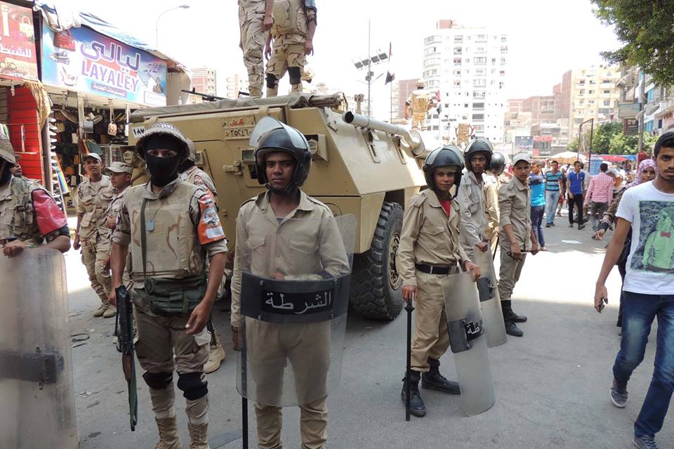 بالصور|قوات امن السويس والجيش يواصلون ازالة التعديات على اراضى الدولة