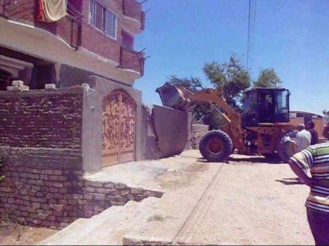 محافظ سوهاج: إزالة 56 حالة تعدي علي مساحة 3841 متر املاك دولة بمركز جهينة