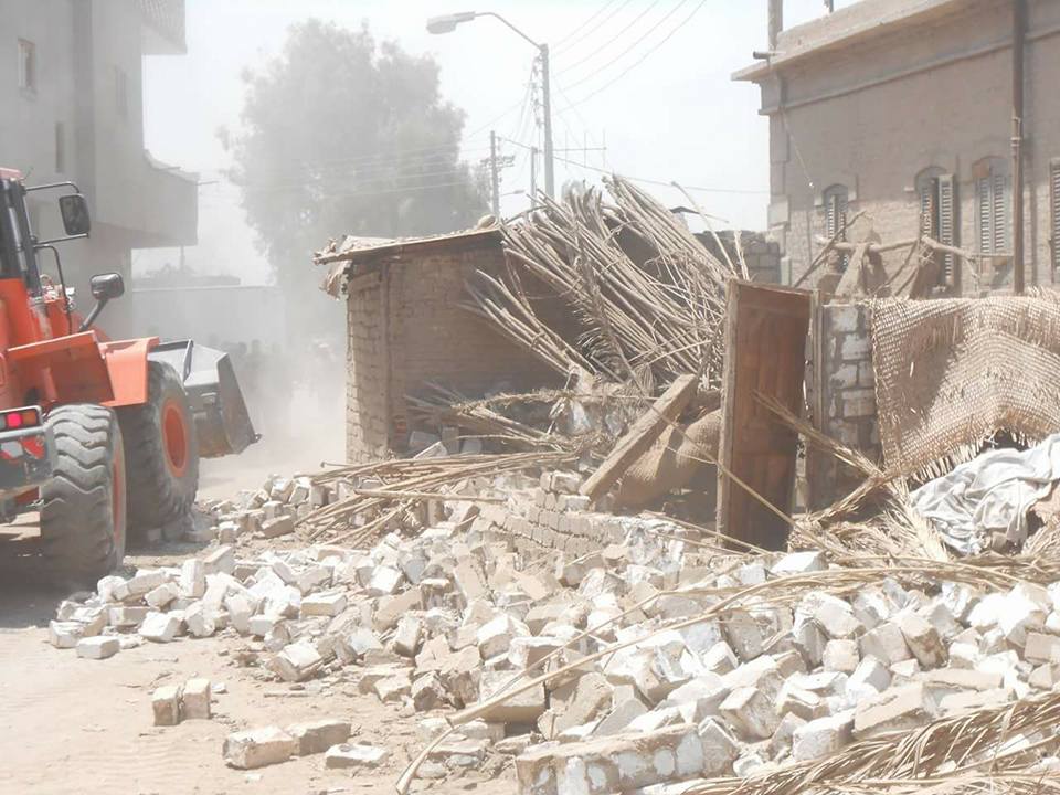 بالصور.. إزالة 40 حالة تعدي على أراضي أملاك دولة في بنى سويف