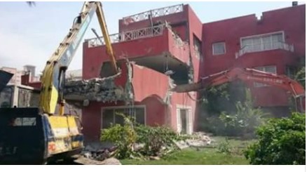 هدم فيلا فاروق حسني علي النيل بالمنيب