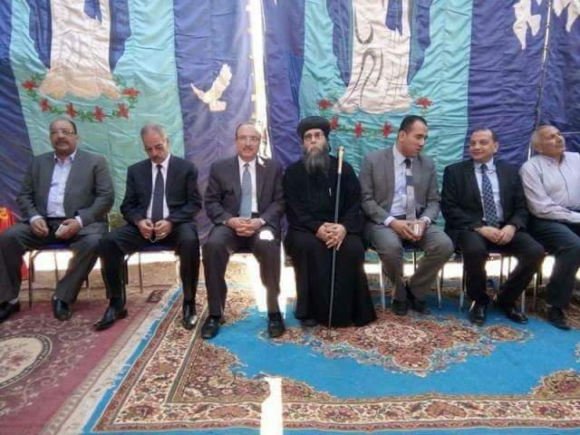 بالصور.. محافظ بني سويف يعزي أسر شهداء حادث المنيا بالفشن جنوب بني سويف.. 