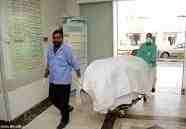 مصرع واصابة خمسة اشخاص فى حادثتين بانقلاب سيارتين بالسويس