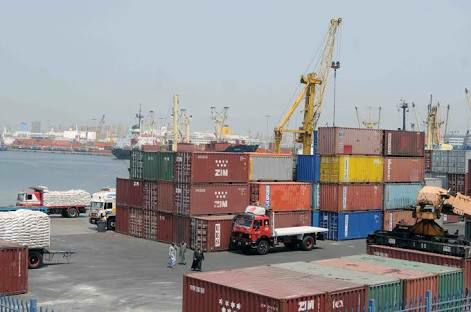 استقبال 200 ألف طن بضائع وسلع إستراتيجية بميناء الاسكندرية