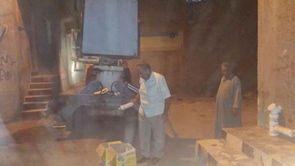 استمرار أعمال تركيب لمبات الليد الموفرة بشوارع مدينة الروضة