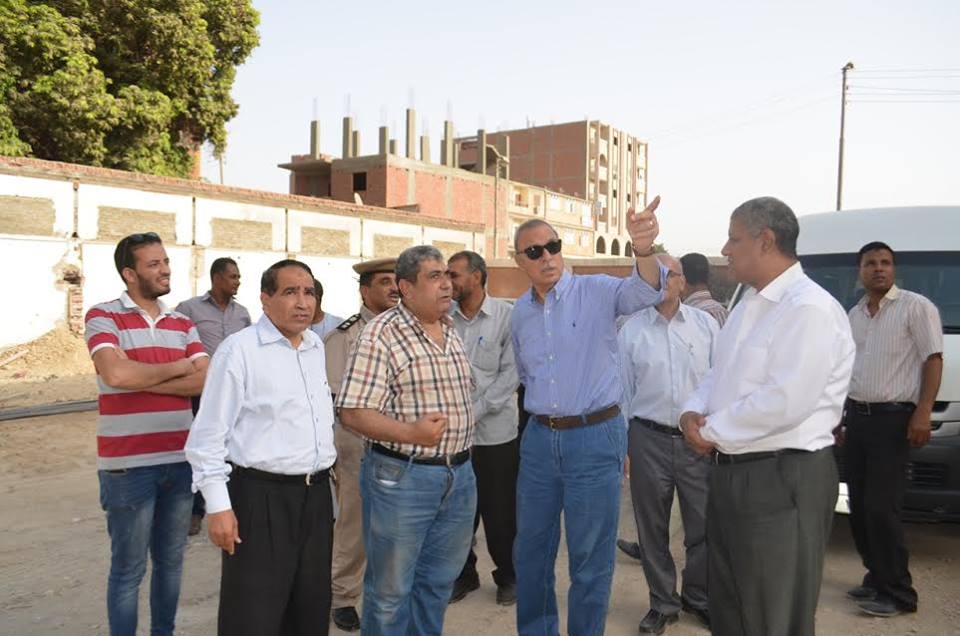 محافظ قنا : يجري جولة تفقدية لمدن شمال المحافظة