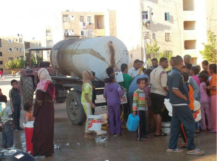 انقطاع المياة مشكلة مستمرة يعاني اهالي الفشن من حلها 