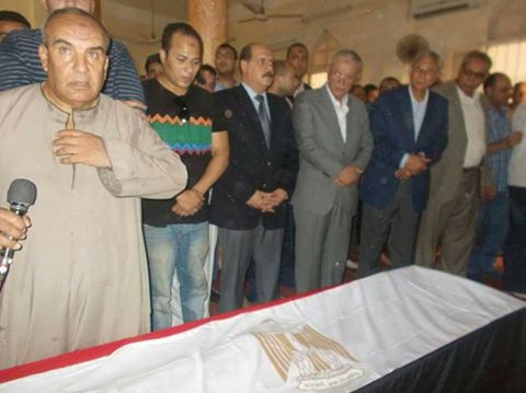 محافظ المنيا يتقدم الجنازة العسكرية للشهيد النقيب عمر إبراهيم