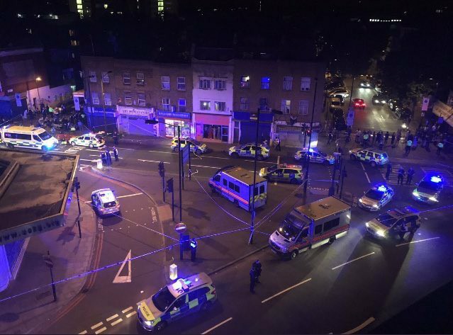 سيارة تدهس عدداً من المسلمين في لندن.. وسقوط قتلى وجرحى