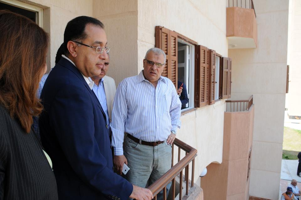 بالصور :وزير الإسكان يُسلم 700 وحدة بالإسكان الاجتماعى لمستحقيها بمدينة النوبارية الجديدة