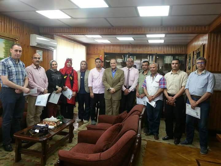 محمد عسل يكرم الفريق الثقافي بشركة كهرباء جنوب الدلتا