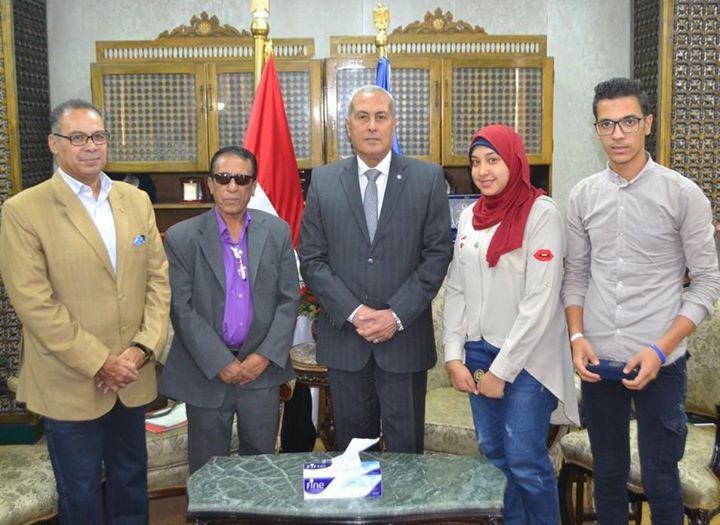 بالصور .. ” حامد ” يكرم طلاب السويس الفائزين ببرونزية أمريكا