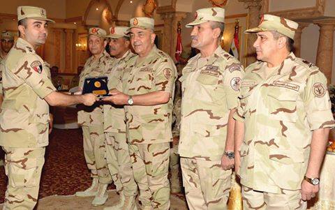 بالصور ...الفريق ”محمود حجازى” يلتقى أبطال ومقاتلى القوات المسلحة ويشاركهم الإفطار