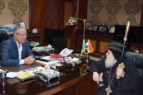 محافظ المنيا يستقبل أسقف بني مزار، للتهنئة بعيد الفطر المبارك