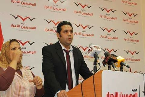 ” عنانى ”يسلم رئاسه لجنه شباب الاحزاب الى حزب مستقبل وطن