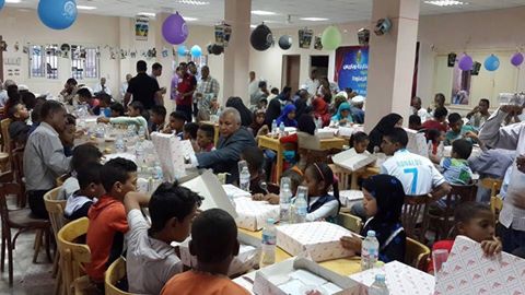 محافظ الوادى الجديد يشارك الايتام والحالات الاولى بالرعايه الافطار بمركز باريس