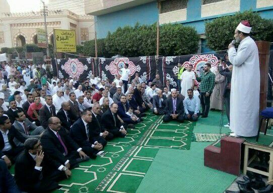 محافظ بني سويف يصلي العيد بساحة مسجد عمر بن عبدالعزيز