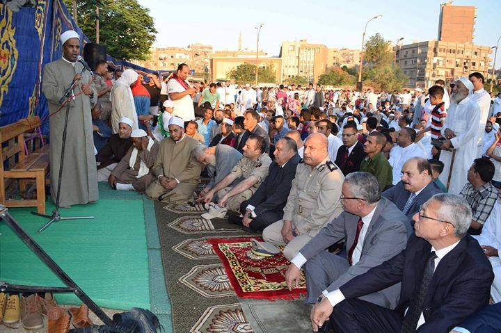 محافظ المنيا يؤدي صلاة عيد الفطر المبارك، بالمدرسة الثانوية العسكرية