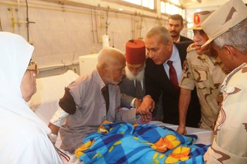 بالصور: محافظ وقائد الجيش والقيادات يهنئون المرضي بالمستشفي العام بمناسبةعيد الفطر