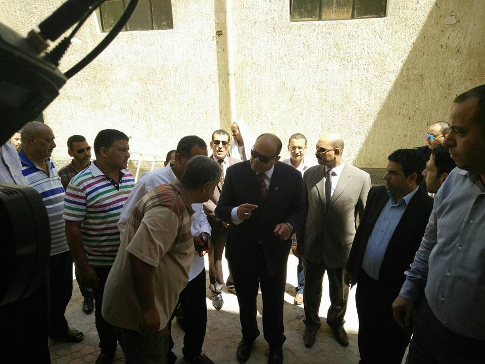 علاء ابو زيد يتفقد لوحة توزيع الكهرباء الرئيسية بمطروح بتكلفة إجمالية 38 مليون جنيه.