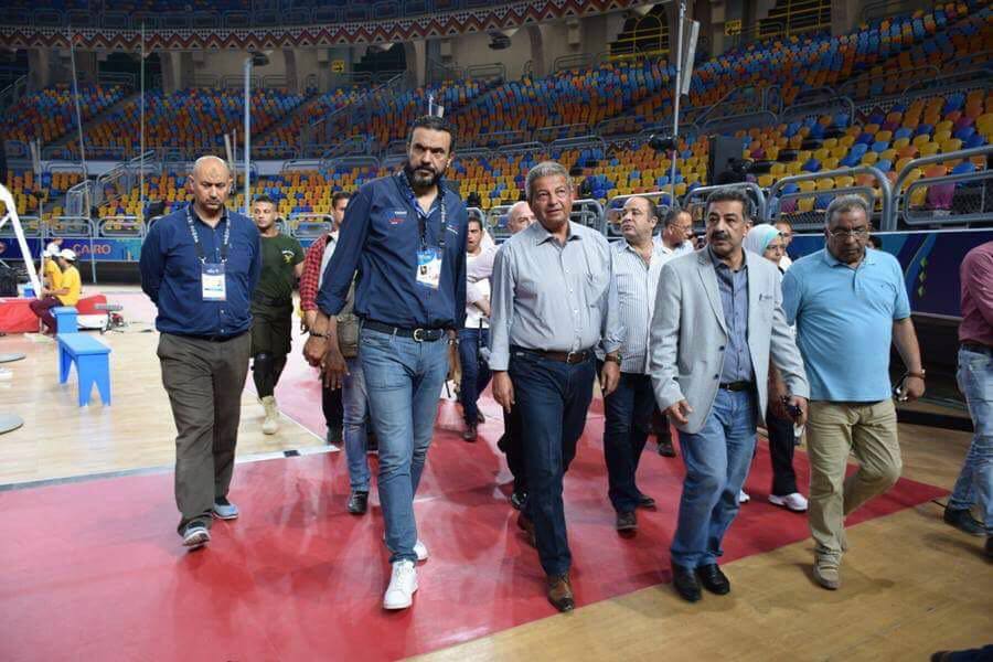 بالصور .. وزير الرياضة يطمئن على الاستعدادات النهائية ”لمونديال كأس العالم لشباب السلة”