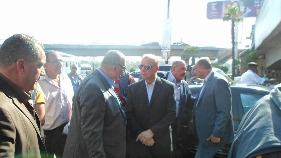 محافظ القاهرة يطمئن على إلتزام السائقين بالتعريفة الجديدة بموقف عبد المنعم رياض.