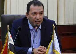 محافظ الأقصر يكرم طبيبة نساء وتوليد استكملت عملها رغم اصابتها بنزيف حاد 