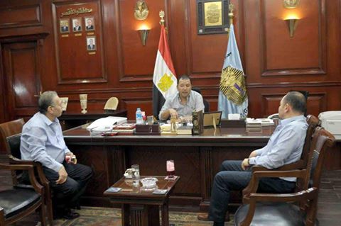 محافظ الأقصر:يناقش الملفات الطبية للقضاءعلي  المشكلات التى تقف عائقاً أمام  مستشفى أرمنت المركزى الجديد